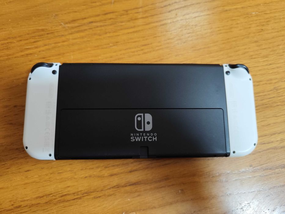 Nintendo Switch OLED (desbloqueada) + cartão 512GB + Acessórios