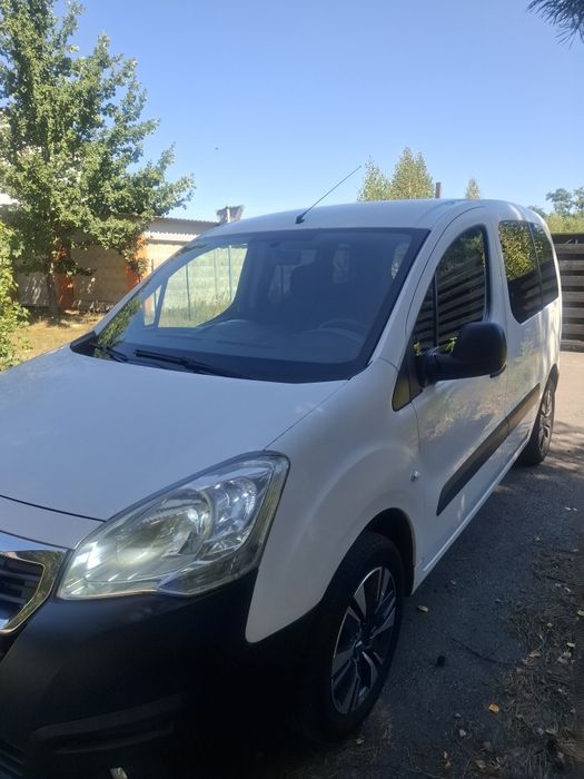 Продаю Peugeot Partner 1.6