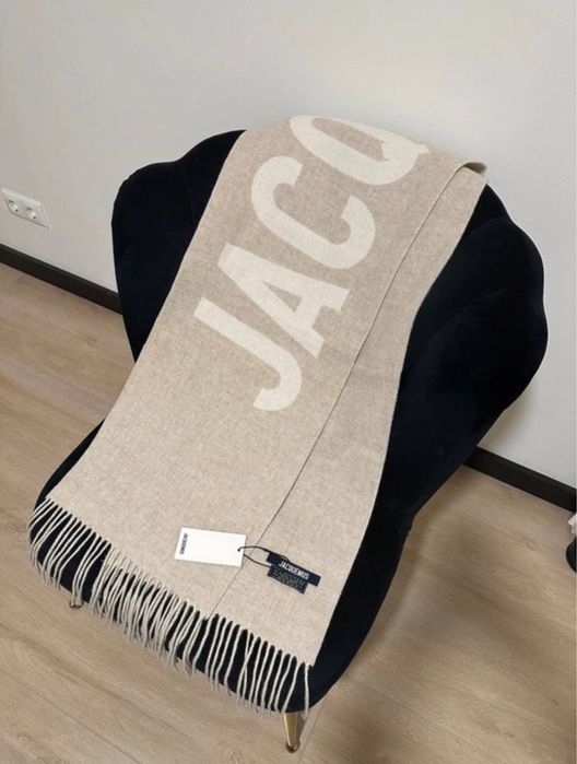 Шарф  Jacquemus моллчно бежевий