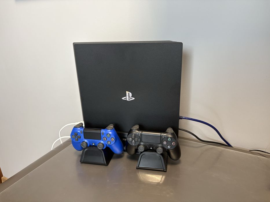 PlayStation 4 Pro 1TB CUH-7216B | 2 pady | 12 gier