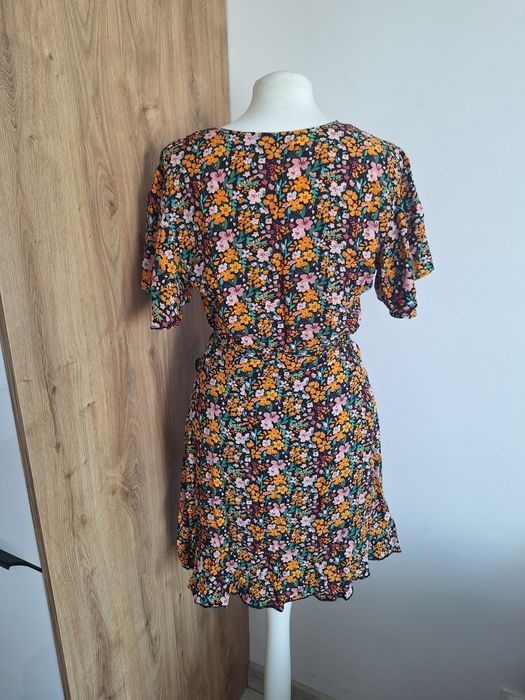 Kopertowa sukienka w kwiatki