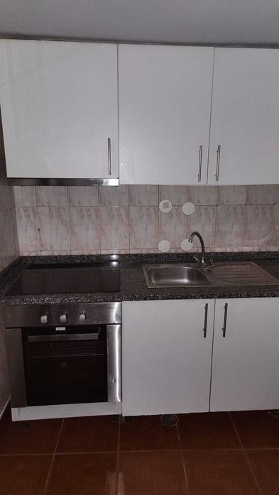 Alugo T2 junto à Escola Campos Melo