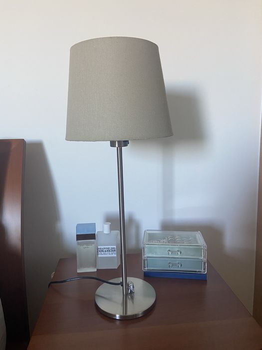 Vendo 2 candeeiros de mesa como novos.