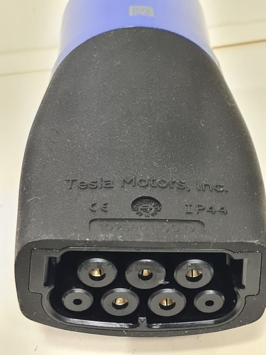 Адаптер зарядного устройства Tesla