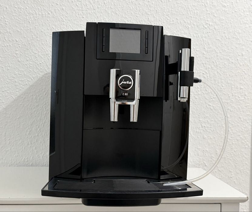 Кавомашина кавоварка Jura E80