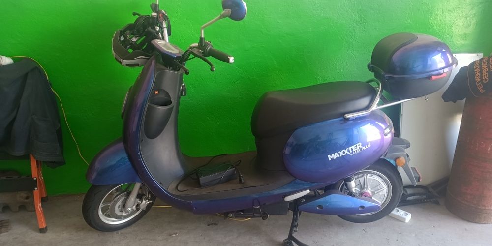 Електроскутер Maxxter LUX PLUS