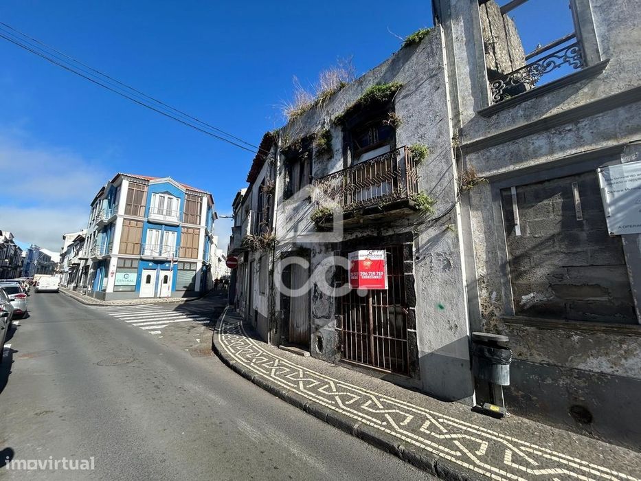 Moradia para Recuperar - São Sebastião - Ponta Delgada