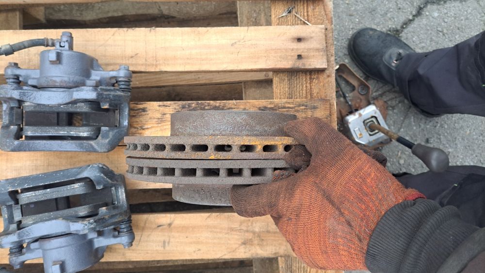 Комплект тормозів супорт диск ніссан прімера альмера nissan primera