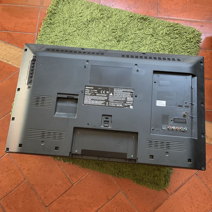 Televisão Panasonic TX-L32B6E + suporte de parede de metal