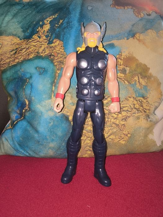 Várias figuras de ação da Marvel