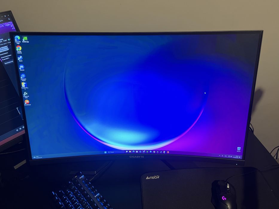 Sprzedam monitor gamingowy GIGABYTE G32QC A w świetnym formacie do gier, pracy i multimediów