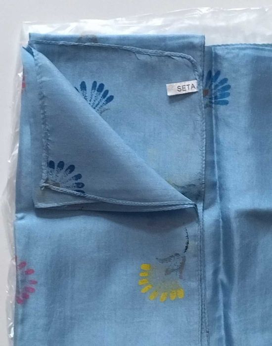 Szalik Chustka apaszka 100% Jedwab w delikatne kwiaty