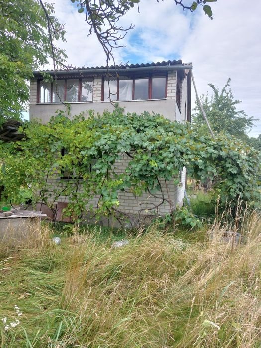 Продаж землі та дачного дому