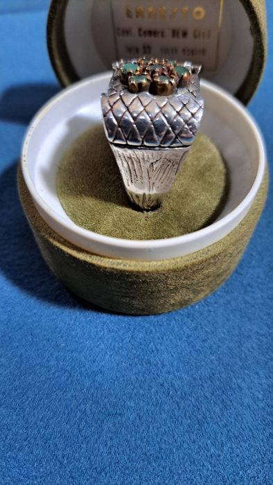 Anel vintage em prata contrastada.