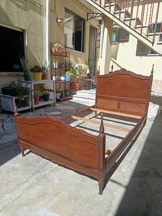 Cama de solteiro em madeira vintage