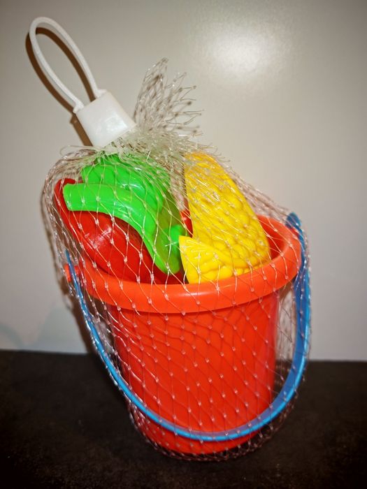 Primark zestaw do piasku, wiaderko, łopatka, grabki, 2 foremki