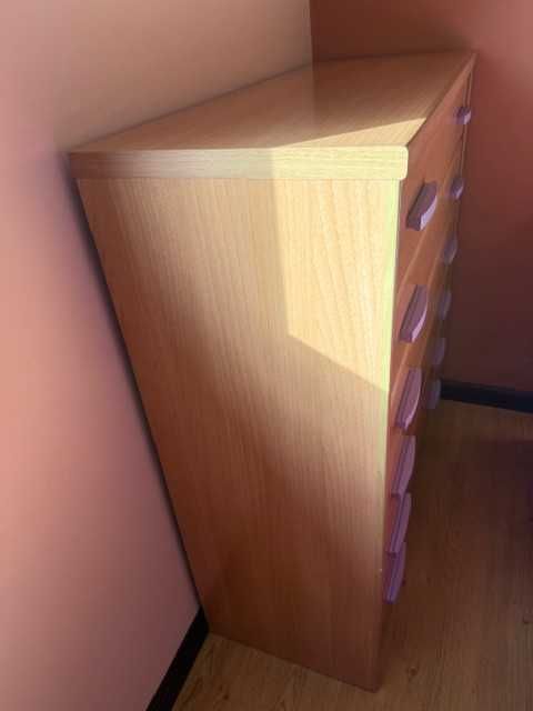 Quarto 2 camas indivduais com roupeiro