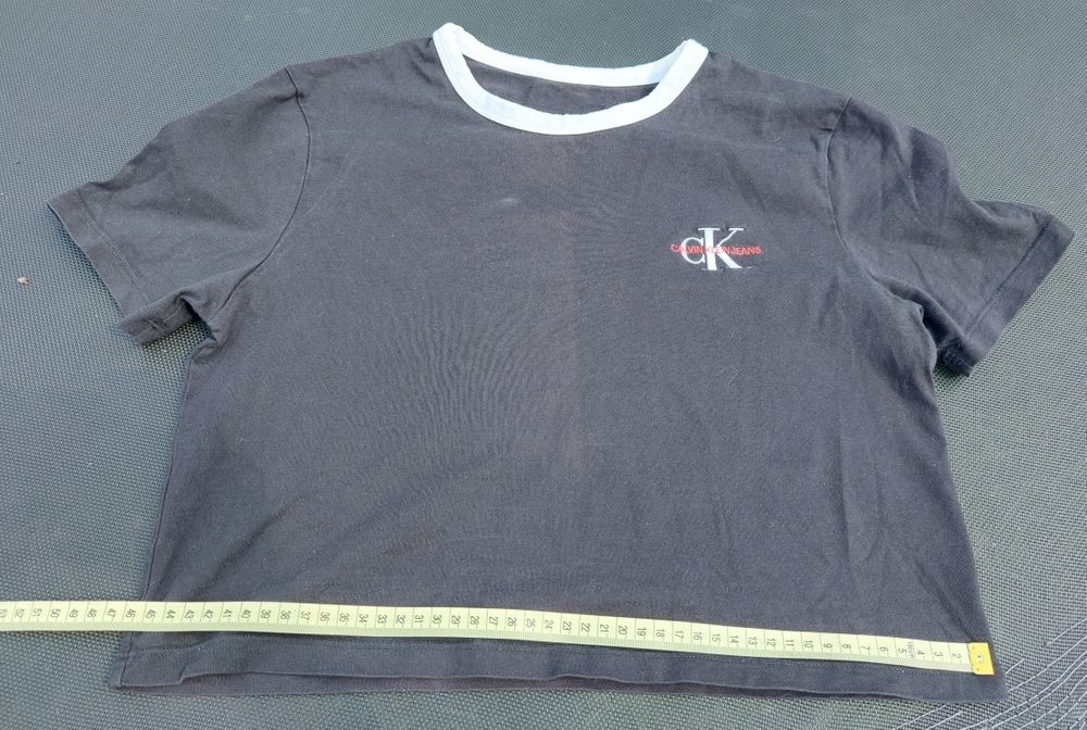 Podkoszulka Calvin Klein używana z logo na piersi lewej stronie