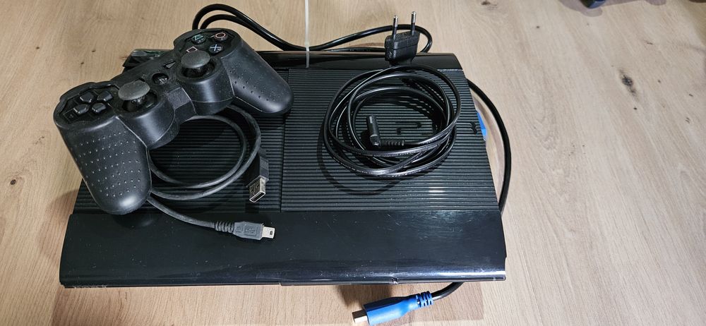 Vendo PS3 SuperSlim 12Gb (Disco 500Gb)