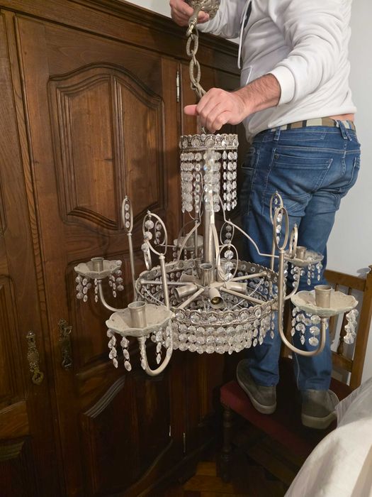 Conjunto de mesa com cadeiras e candeeiros