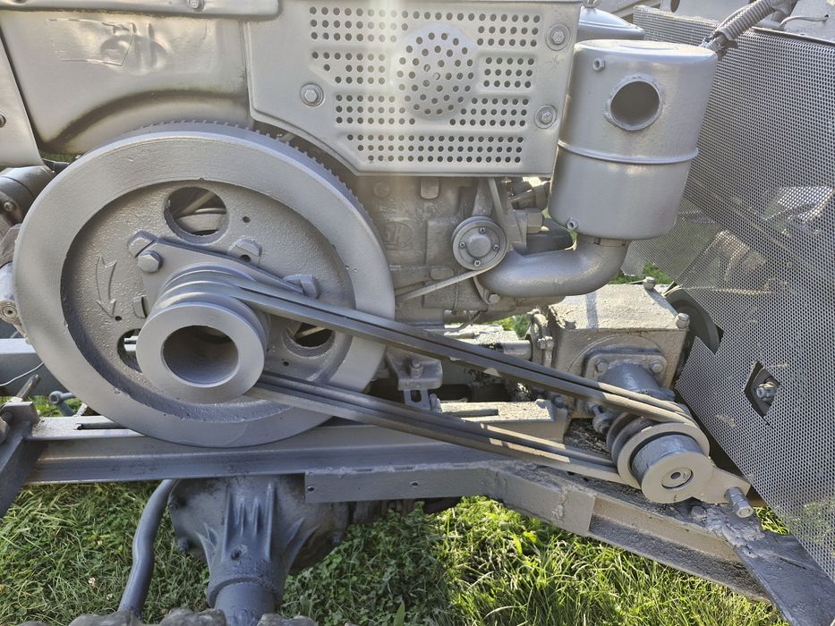 Продається трактор двох мостовий
Мотор від мотоблока 12
Коробка від м