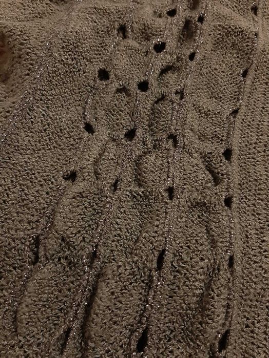 Szary szalik z fredzlami