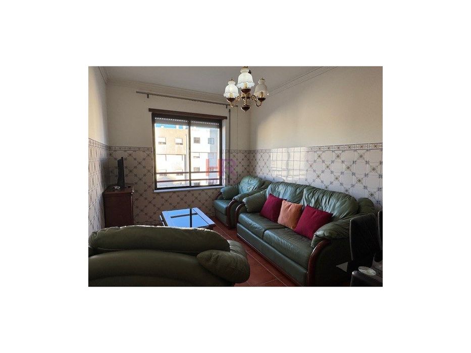 Apartamento T2 mobilado e equipado com garagem em Coimbra.