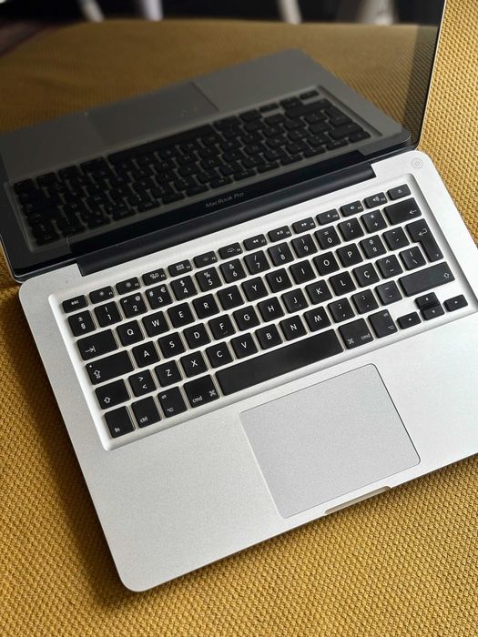 MacBook Pro 13” | 250GB | 2012