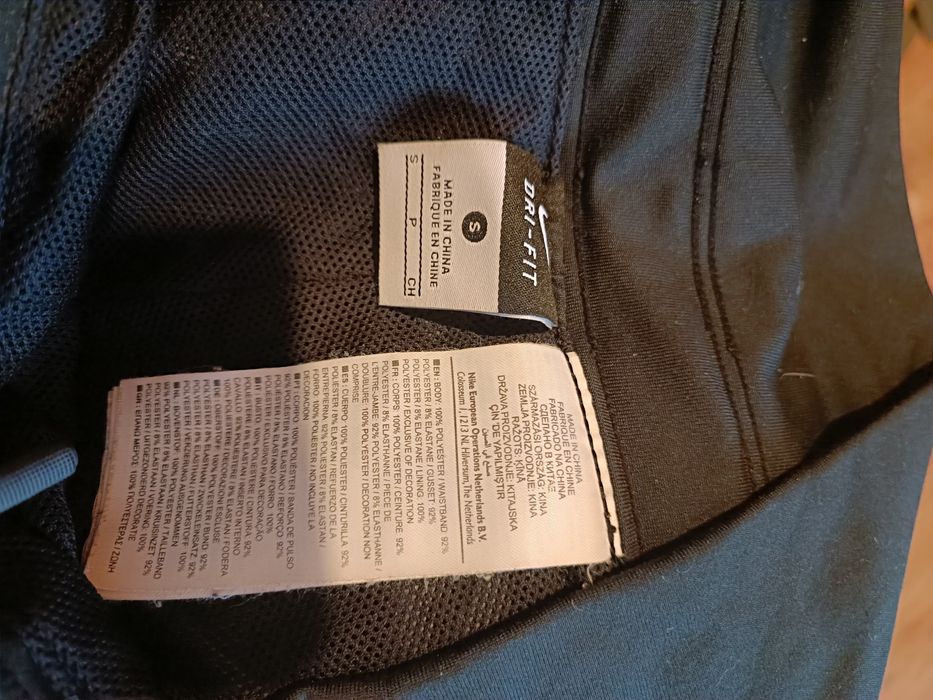 Spodnie sportowe Nike typu rybaczki