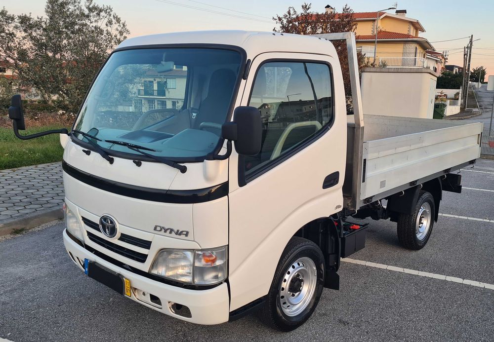 toyota dyna poucos km