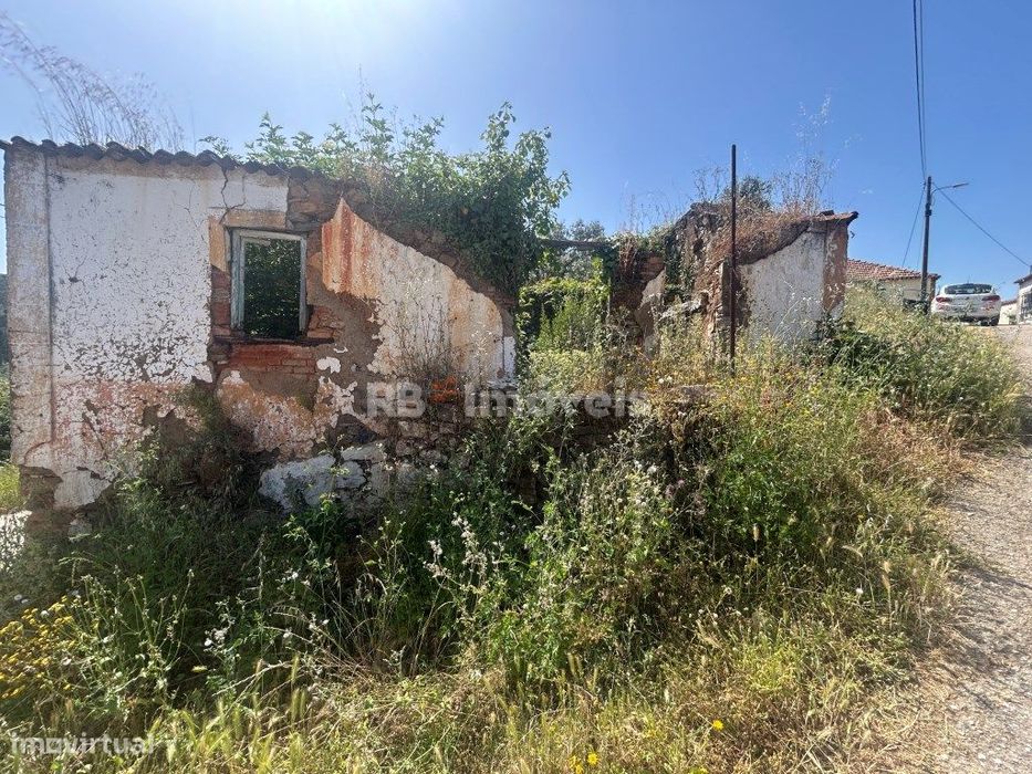 Terreno com Ruína - Macieira, Tomar
