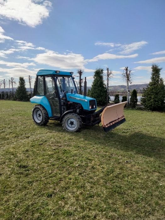 Pronar MTZ 320 z pługiem śnieżnym