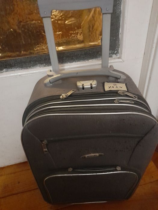 Валізи  на колесах для подорожей