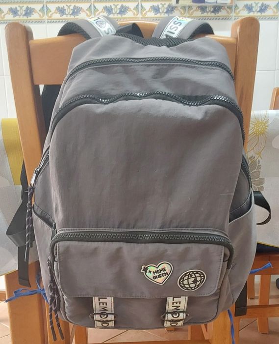 MOCHILA RESISTENTE E MUITA ARRUMAÇÃO.Casa,Escola,Viagens,Férias,Quarto