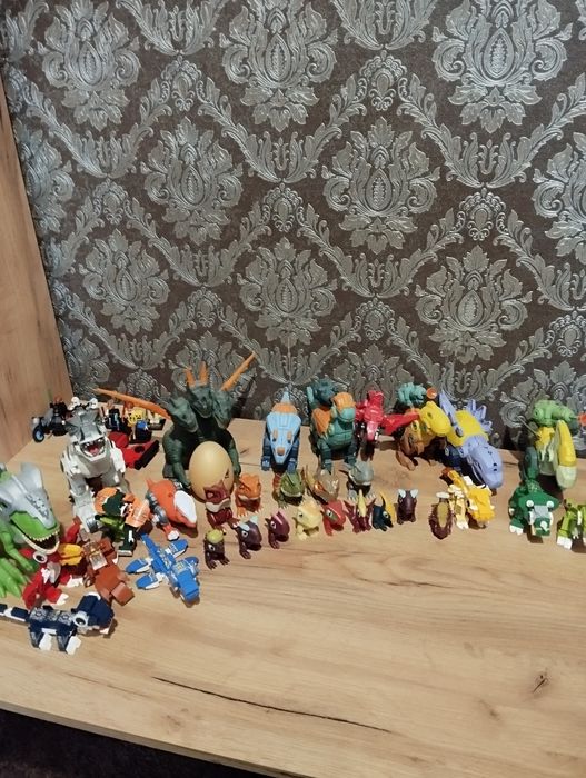 Динозаври іграшки