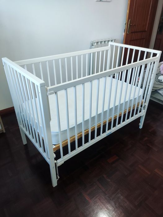 Cama de bebé com colchão 120x60