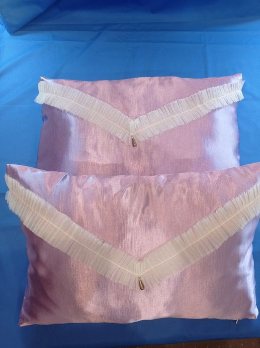 Подушка с наволочкой.