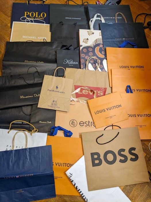 Багато пакетів різних брендів louis vuitton, BOSS упакування