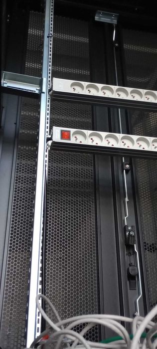 Szafa serwerowa 19" 42U 800x1000 DIGITUS + UPS APC Smart-UPS 5000