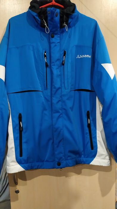 Курточка спортивная