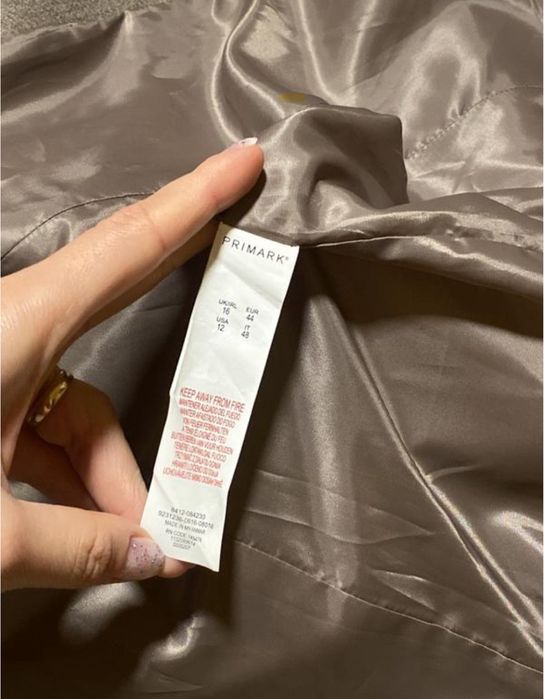 Ідеальне базове коричневе пальто