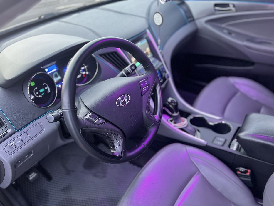 Продам Hyundai Sonata Hybrid YF limited edition luxury