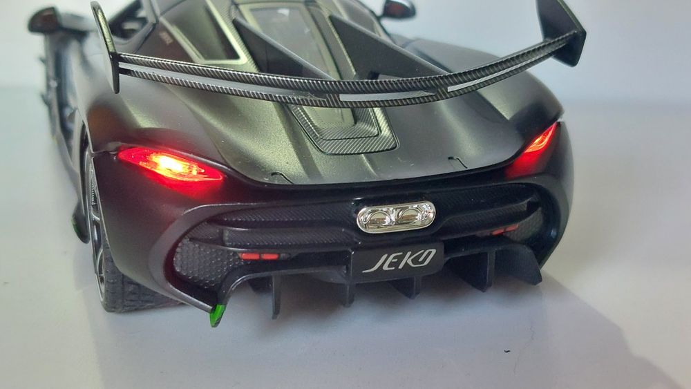 Miniatura automovel Koenigsegg Jeko