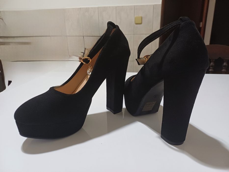 Sapatos camurça tacao n 38