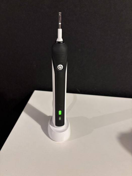 Szczoteczka elektryczna oral b sprawna