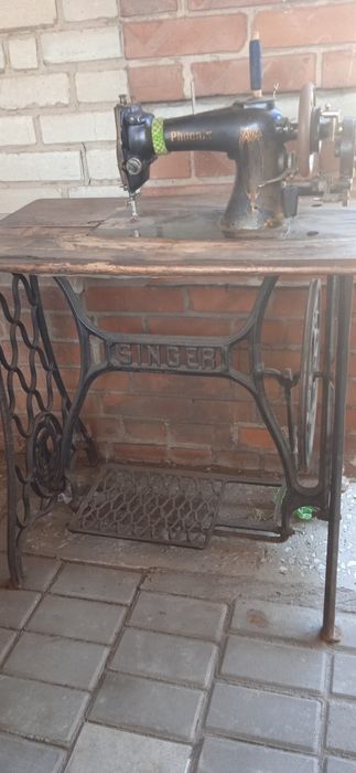 Продам швейну машинку