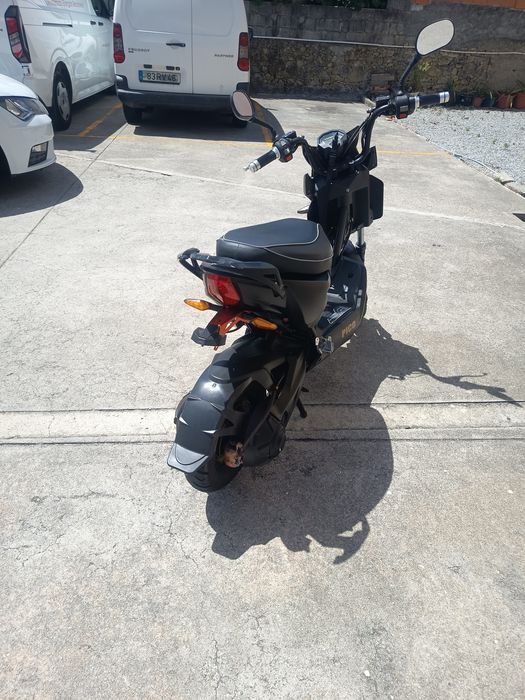 Scooter elétrica sem carta