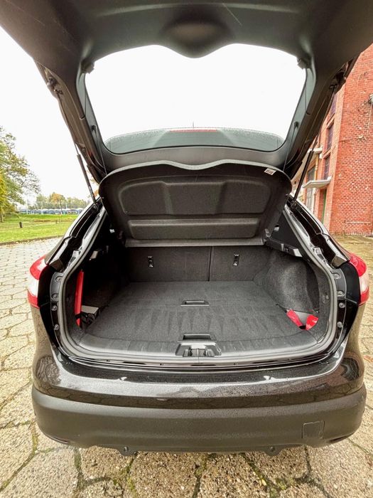 Nissan Qashqai 1,2 benzyna 115 KM . Bezwypadkowy - Czarny metalik