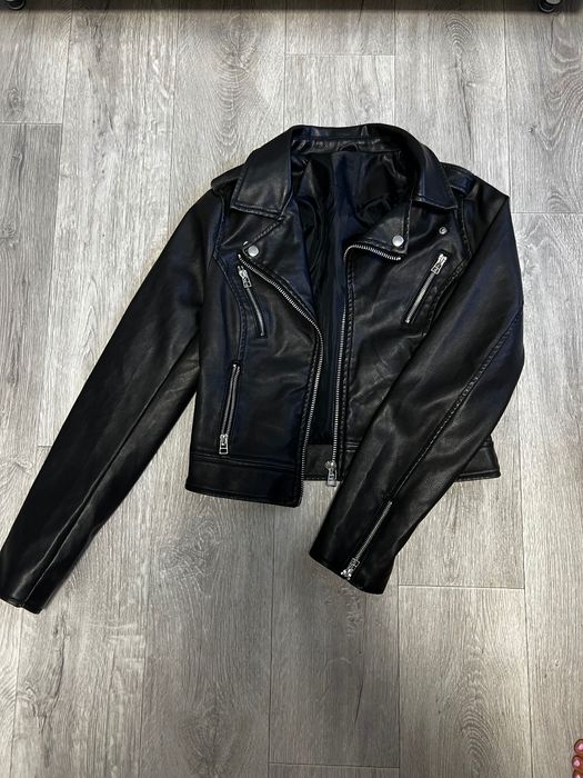 Шкіряна жіноча куртка