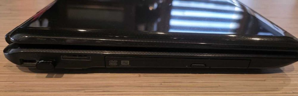 Laptop ASUS K701C 17" Intel Care 2 Duo  GeForce GT220M 4Gb RAM